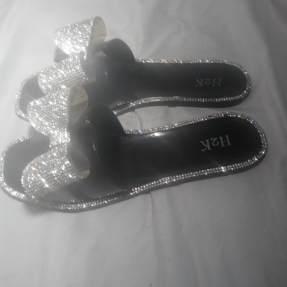 H2K Black slippers size 9 - Picture 2 of 3